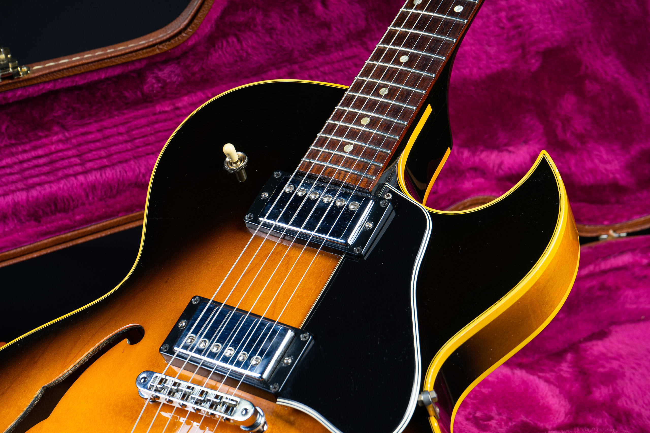 1998 Gibson ES-135 LE - Sunburst - GuitarPoint