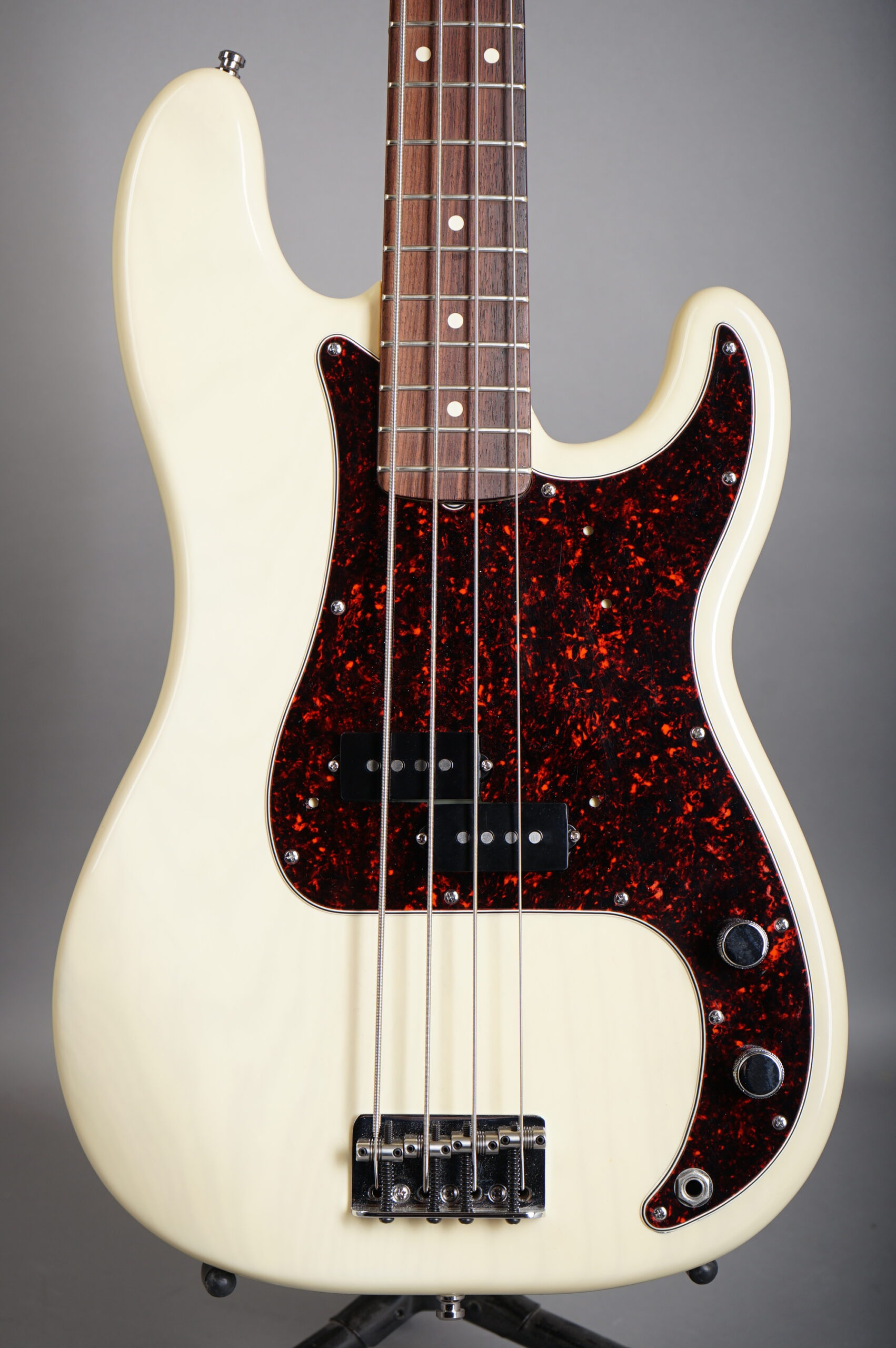 1999 Fender American Standard Precision Bass – White Blond – GuitarPoint