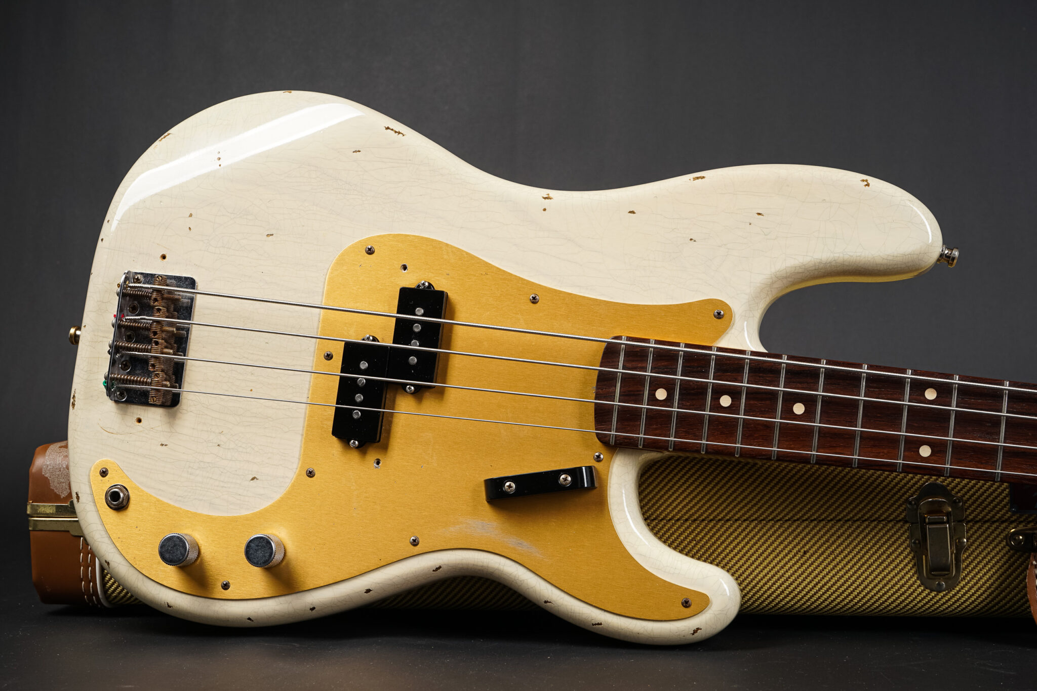 2000 fender precision bass