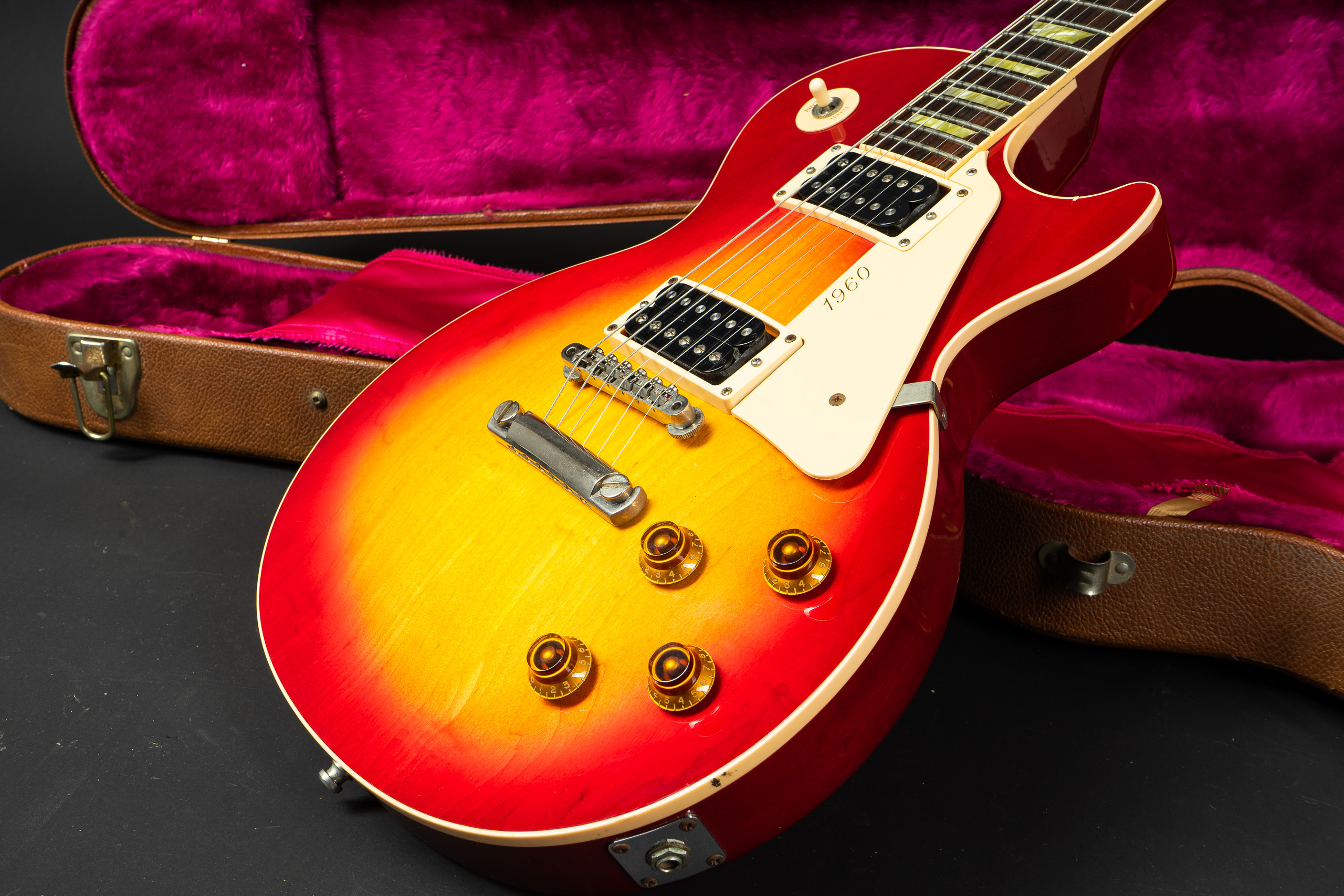 2000 Gibson Les Paul Classic - Sunburst - GuitarPoint