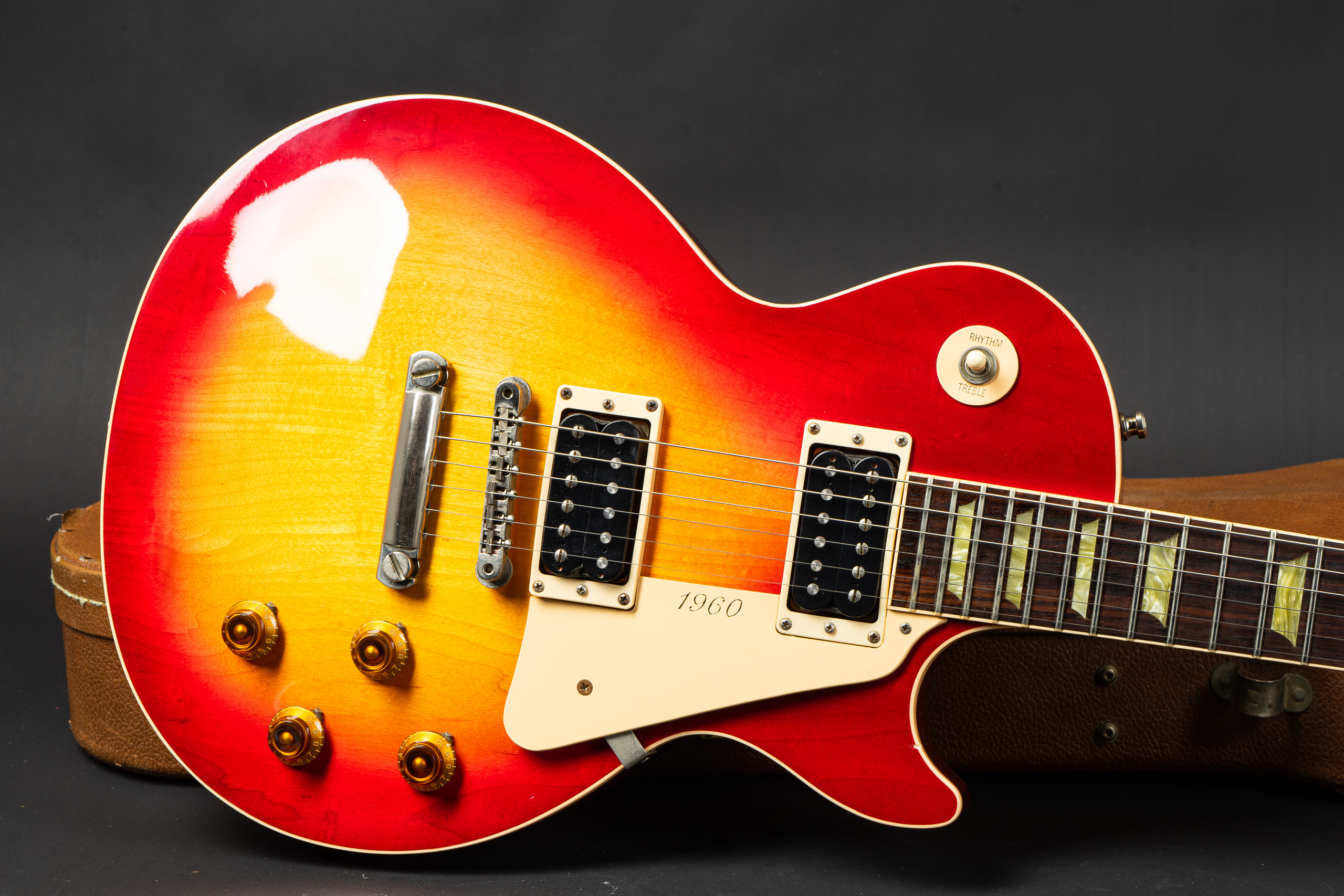 2000 Gibson Les Paul Classic - Sunburst - GuitarPoint