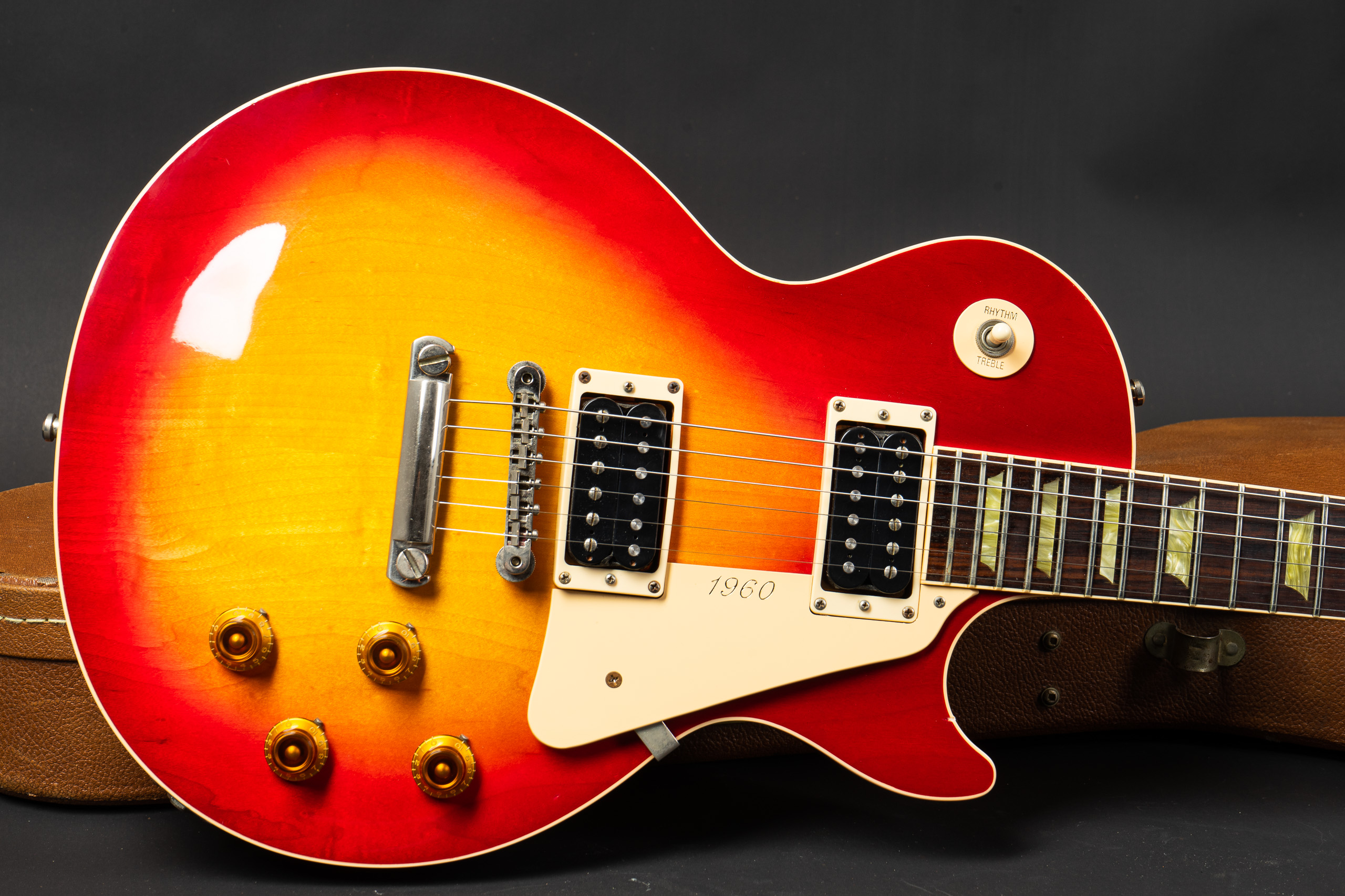 2000 Gibson Les Paul Classic - Sunburst - GuitarPoint