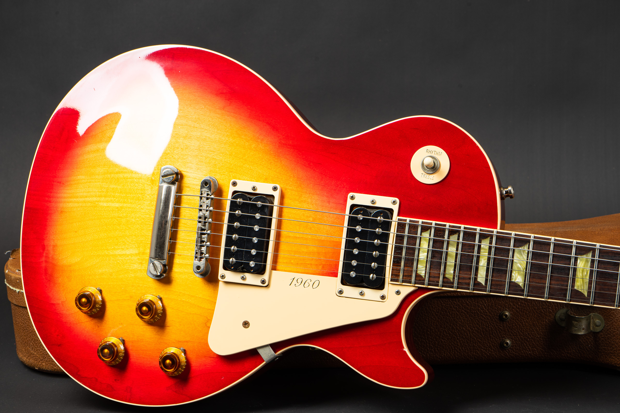2000 Gibson Les Paul Classic - Sunburst - GuitarPoint