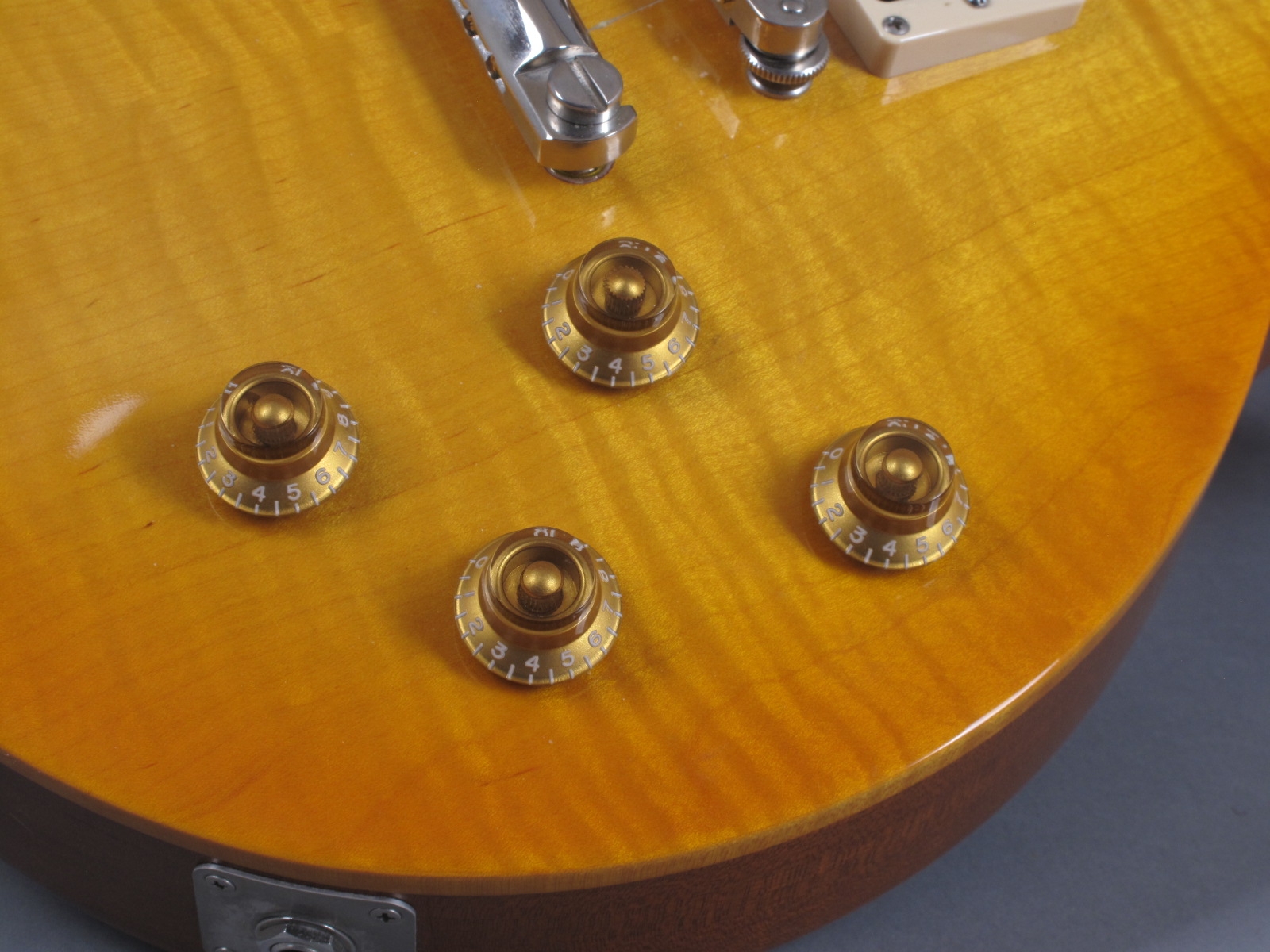 2000 Gibson Les Paul Gary Moore Signature – Lemon Drop – GuitarPoint