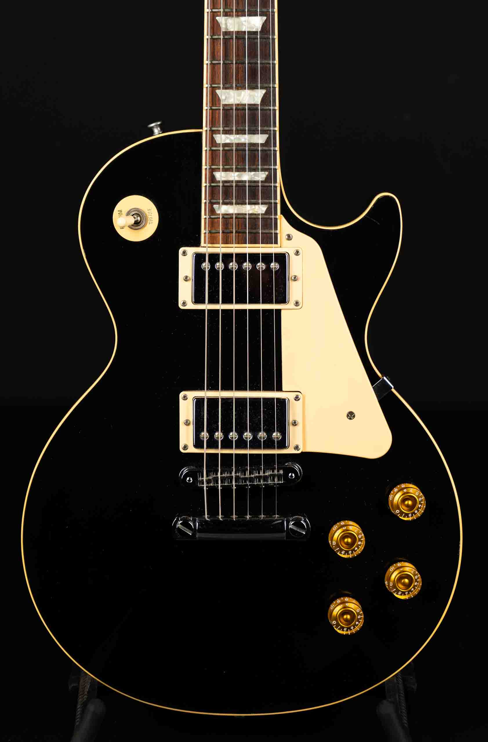 2000 Gibson Les Paul Standard – Ebony – GuitarPoint