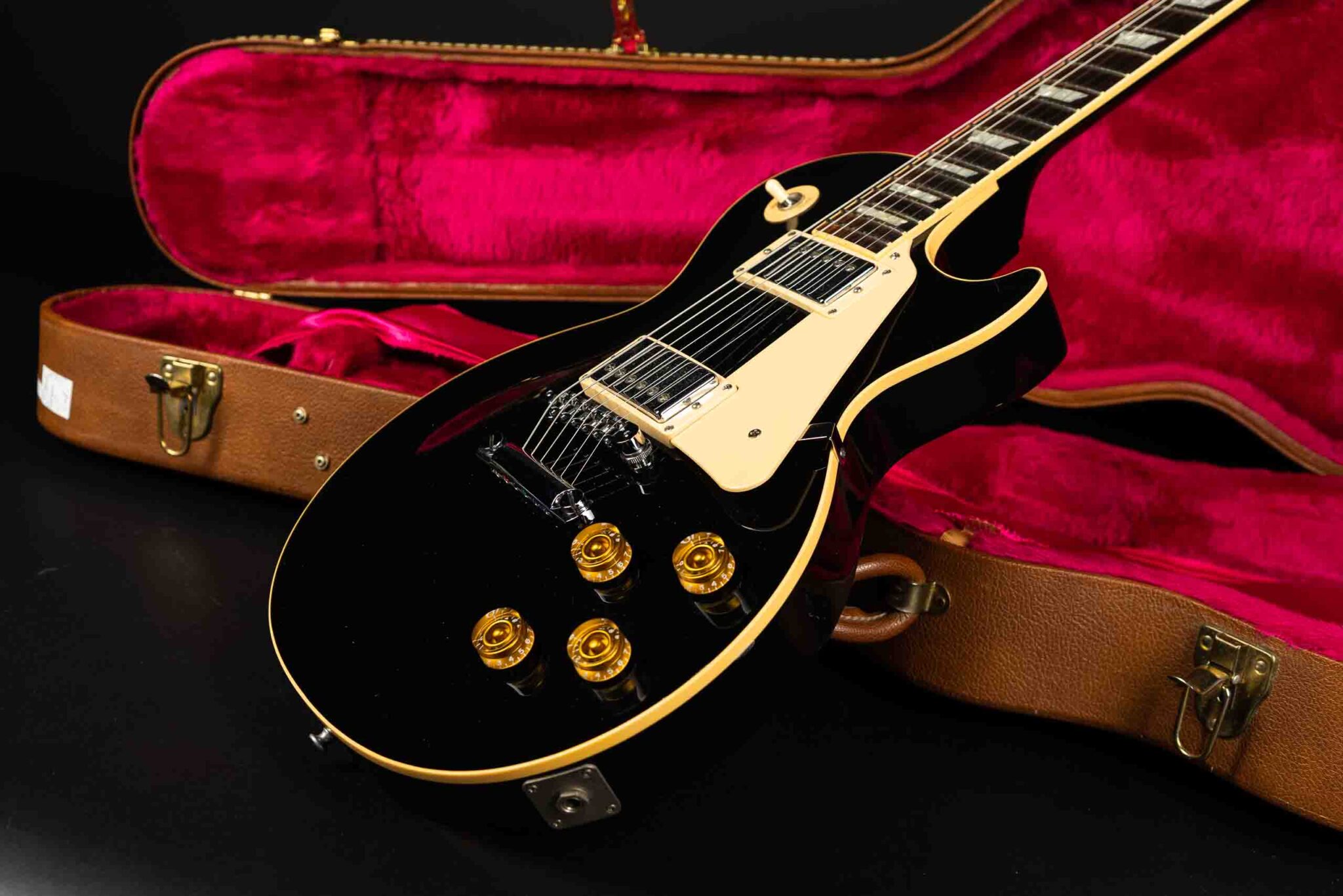 2000 Gibson Les Paul Standard – Ebony – GuitarPoint