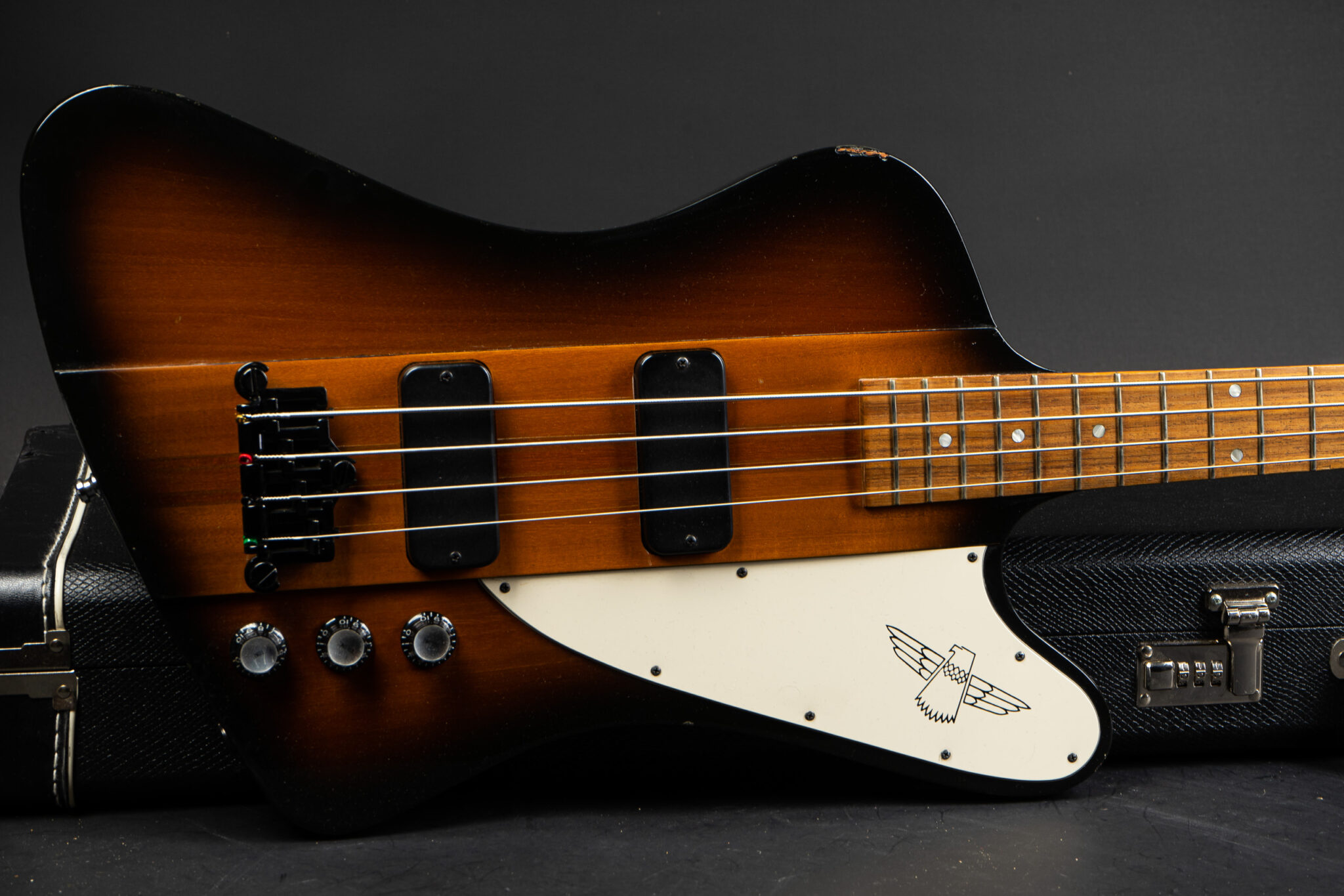 超人気新品 2006-gibson-Thunderbird-VS- ベース