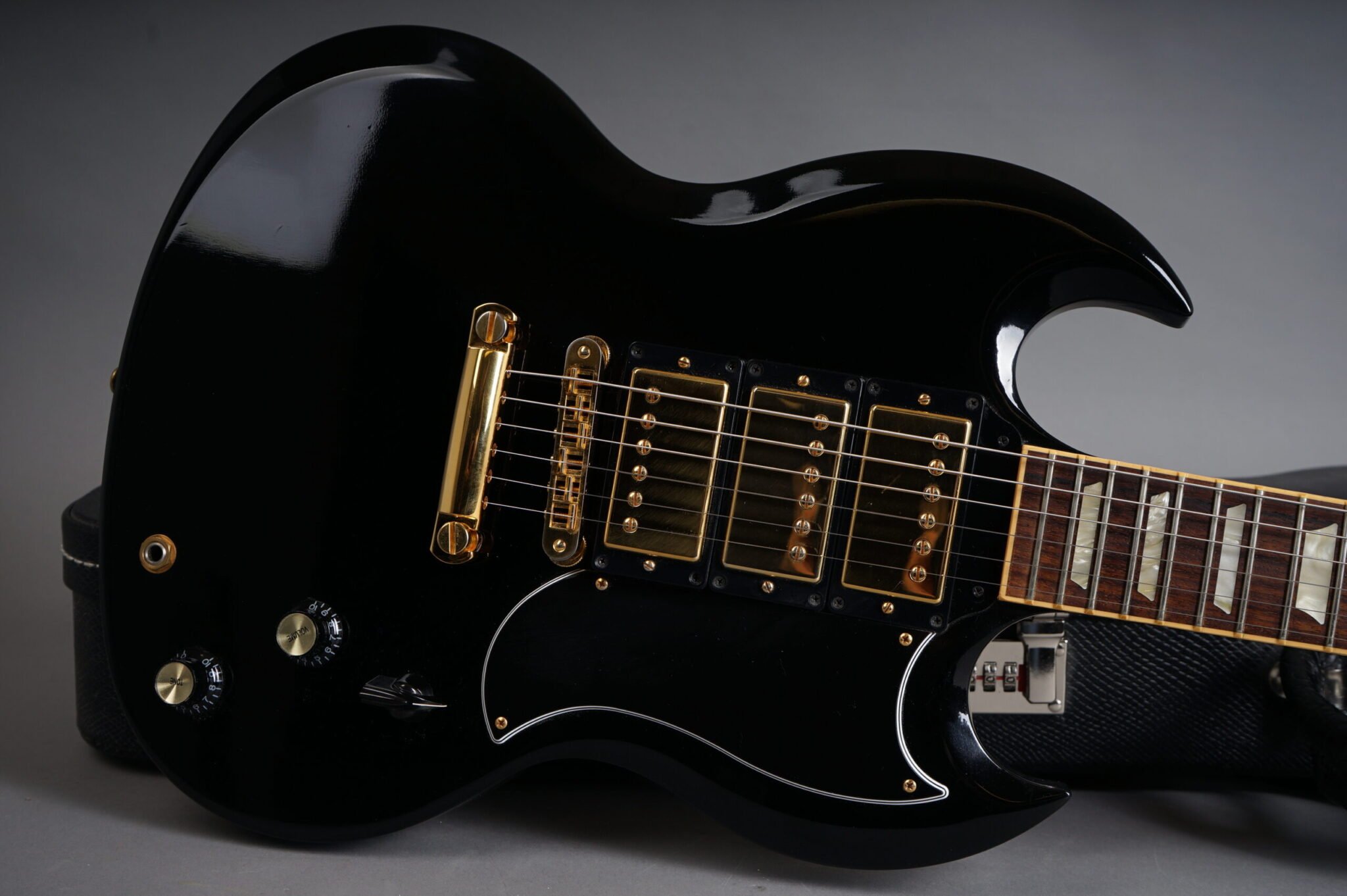 2007-Gibson-SG-3-Ebony-E117-7-scaled-2048x1362.jpg