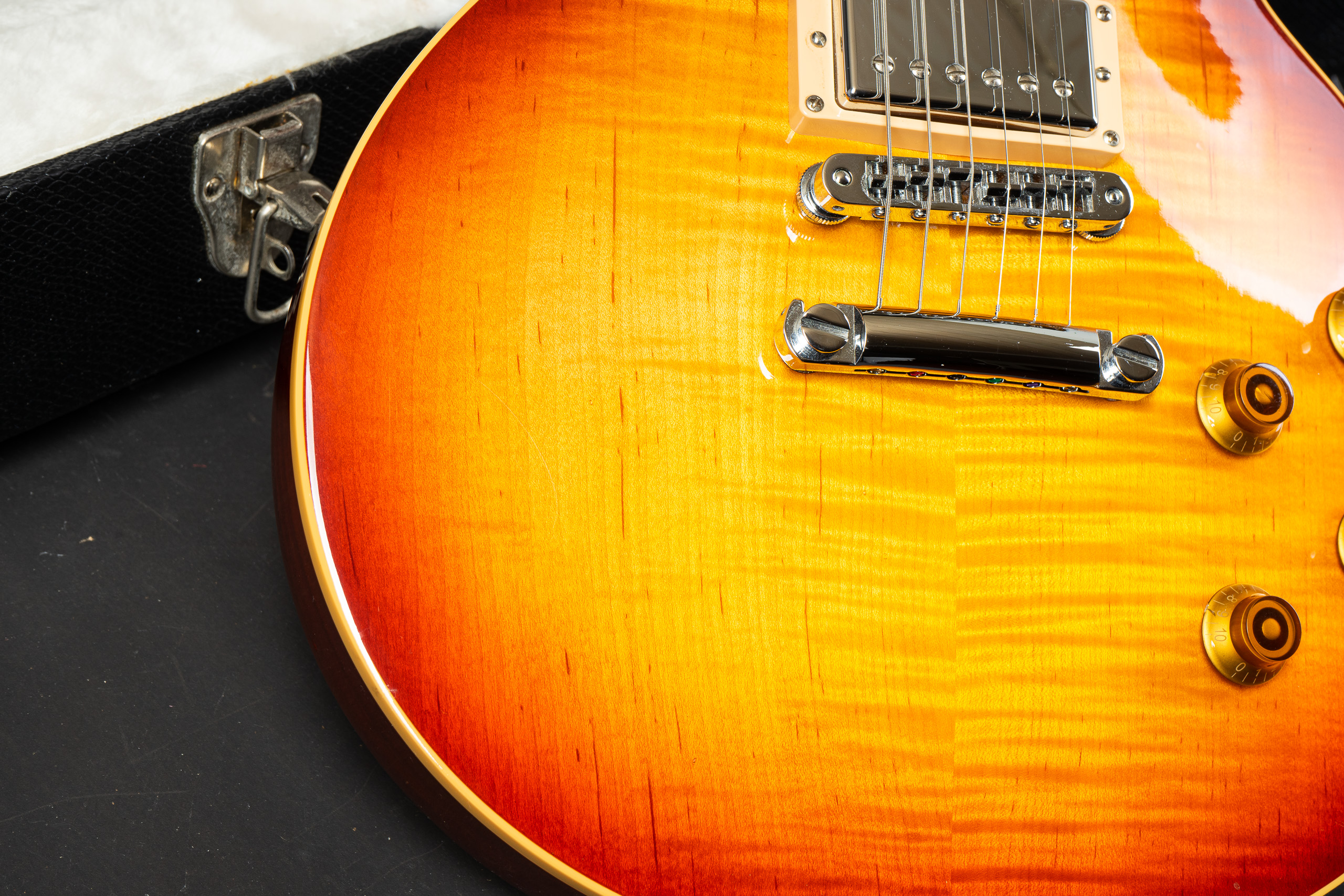2008 Gibson Les Paul Standard - Sunburst - GuitarPoint