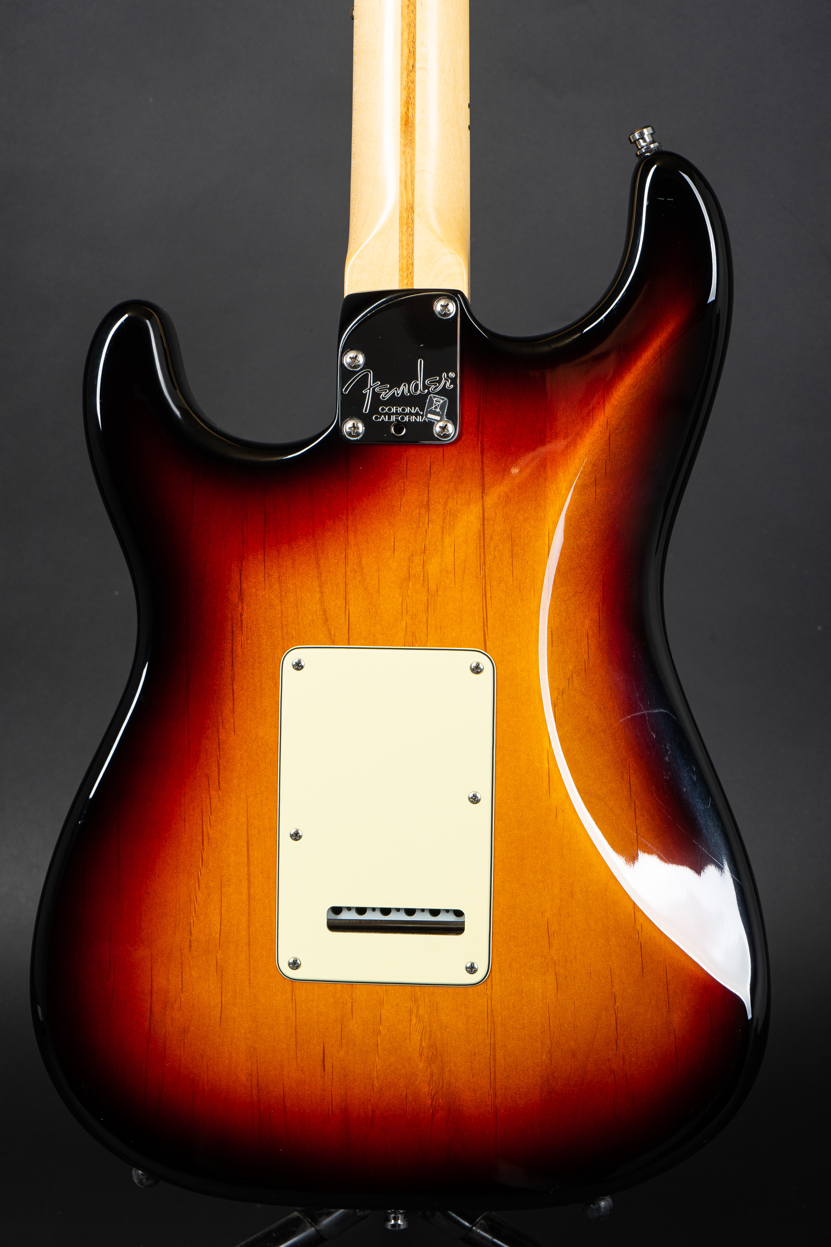 2009 Fender American Deluxe Stratocaster - Sunburst - GuitarPoint