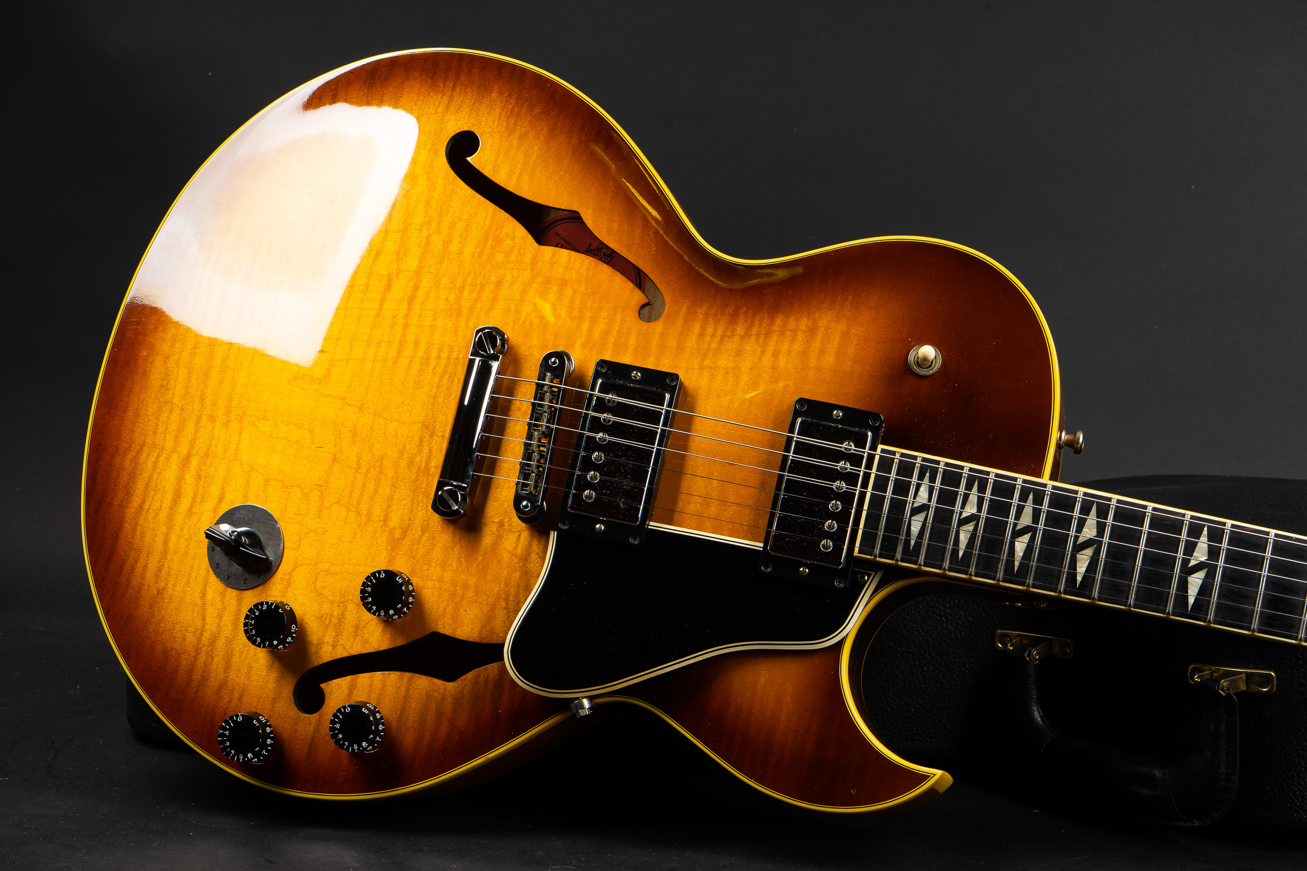 2009 Gibson Custom Shop ES-137 Custom - Sunburst - GuitarPoint