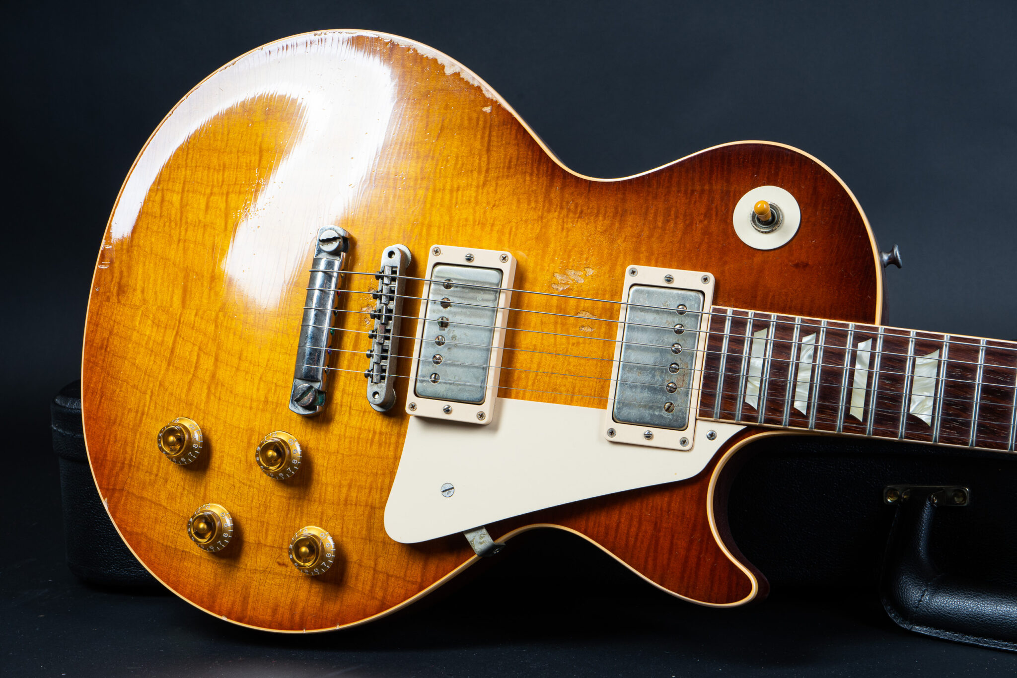 https://guitarpoint.de/app/uploads/products/2009-gibson-les-paul-billy-gibbons-pearly-gates-tom-murphy-aged/2009-Gibson-Les-Paul-Pearly-Gates-Aged030-9-2048x1366.jpg