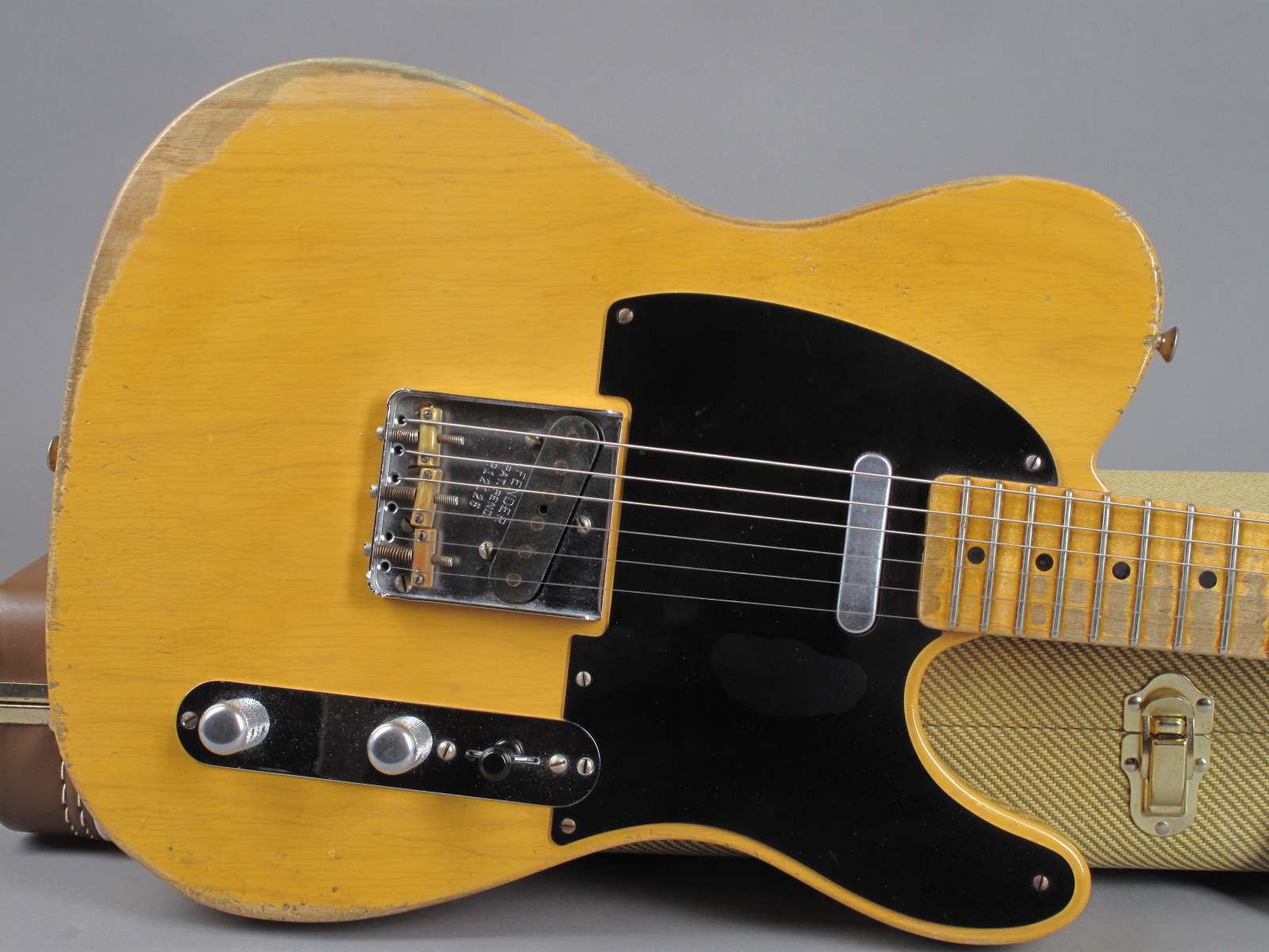 https://guitarpoint.de/app/uploads/products/2012-fender-custom-shop-1952-tele-heavy-relic-nocaster-blond/2012-Fender-52-CS-Telecaster-R12125-9.jpg