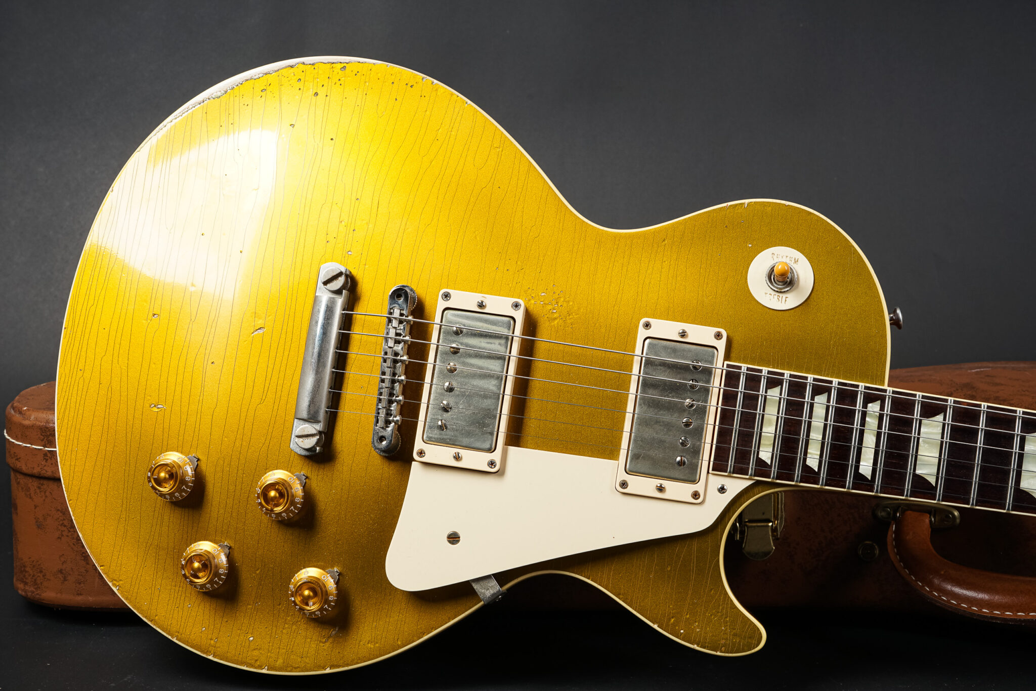 https://guitarpoint.de/app/uploads/products/2014-gibson-les-paul-1957-goldtop-reissue-aged/2014-Gibson-Les-Paul-1957-Goldtop-Reissue-Aged-8-2048x1366.jpg