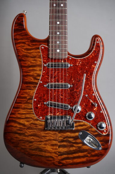 2015 Fender Artisan Stratocaster Quilted Maple Top Tigereye NOS