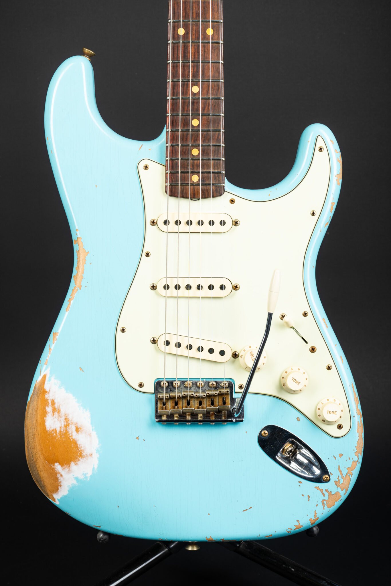 fender stratocaster daphne blue relic