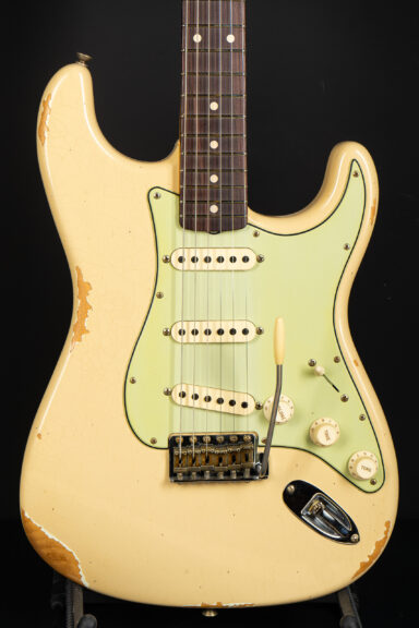 Fender Custom Shop 1962 Stratocaster Relic - Desert Sand over Olympic White
