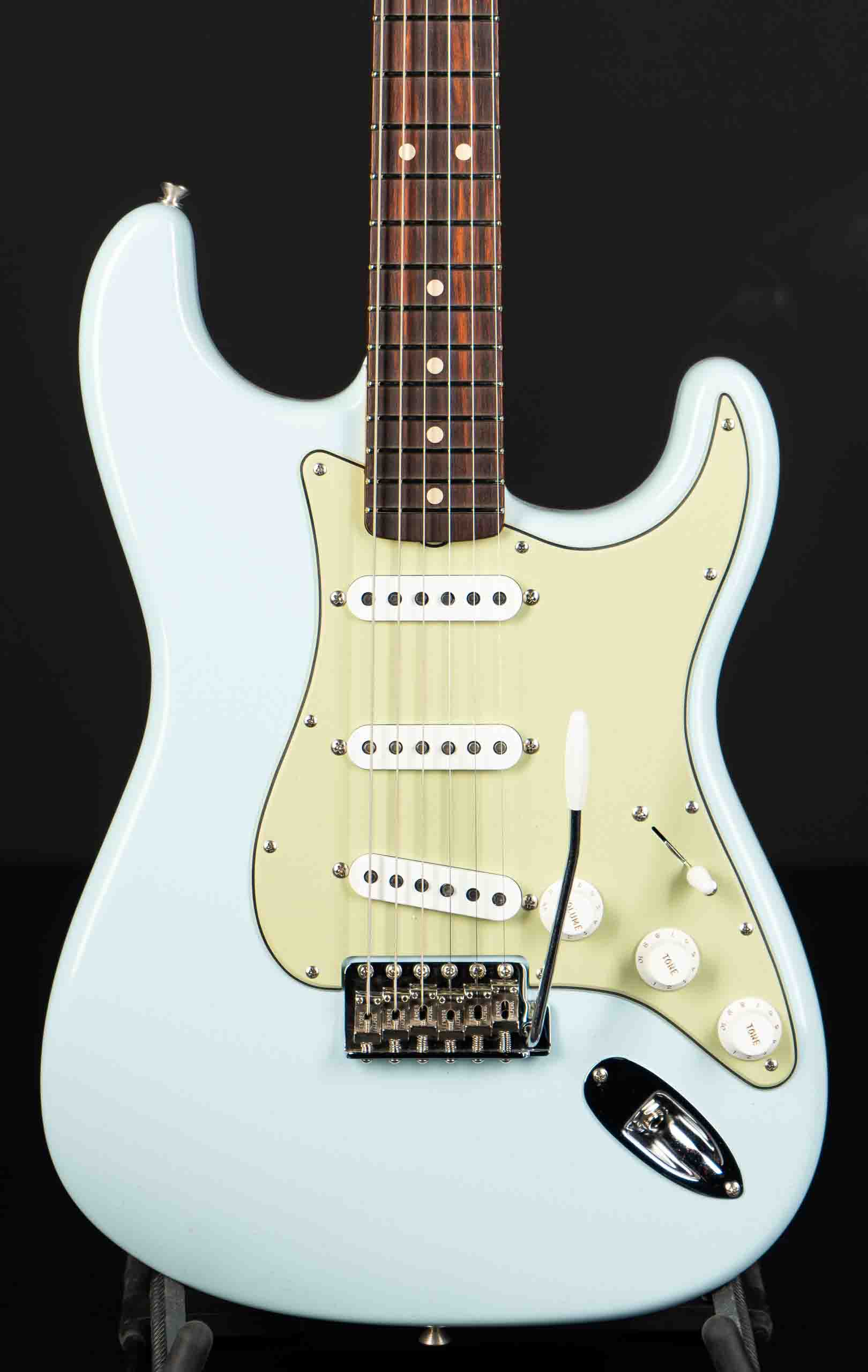 Fender Custom Shop 1963 Stratocaster Closet Classic – Sonic Blue –  GuitarPoint