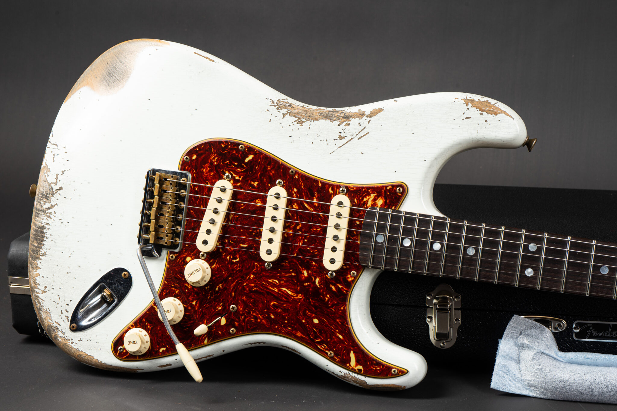 fender stratocaster relic white