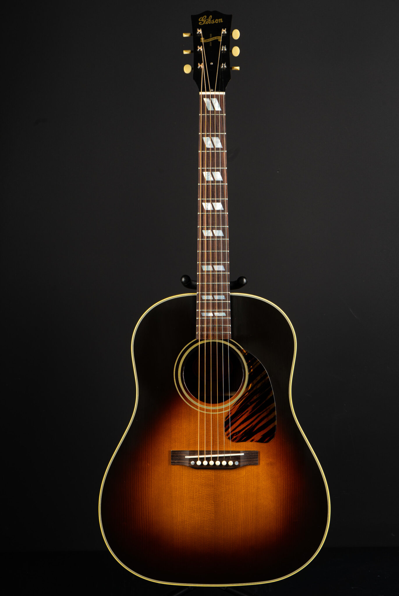 Gibson Custom Shop 1942 Banner Southern Jumbo – Sunburst – GuitarPoint