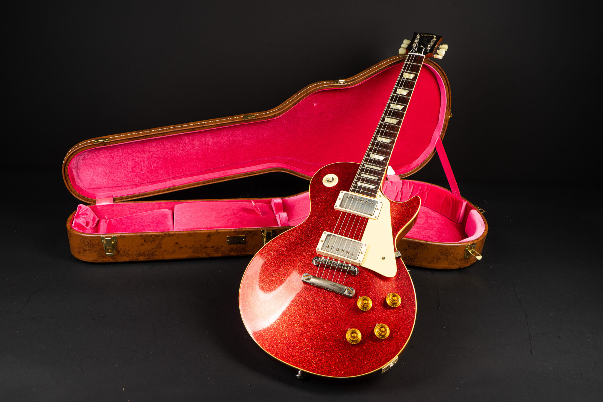 Gibson Custom Shop 1957 Les Paul VOS – Red Sparkle – GuitarPoint